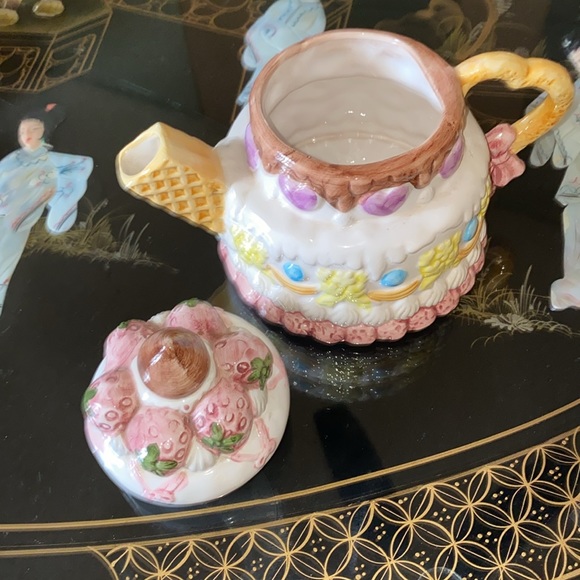 Vintage Strawberry Short Cake Teapot with Waffle Cone Handle - Picture 6 of 6